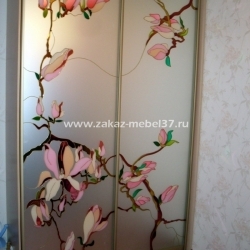 Шкафы купе с витражами